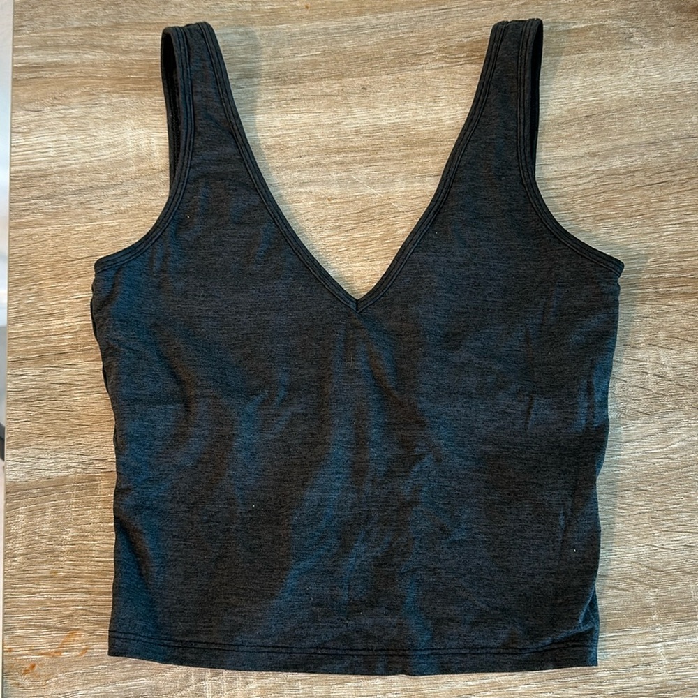 🦩3/$15 Gap fit double V cropped active top